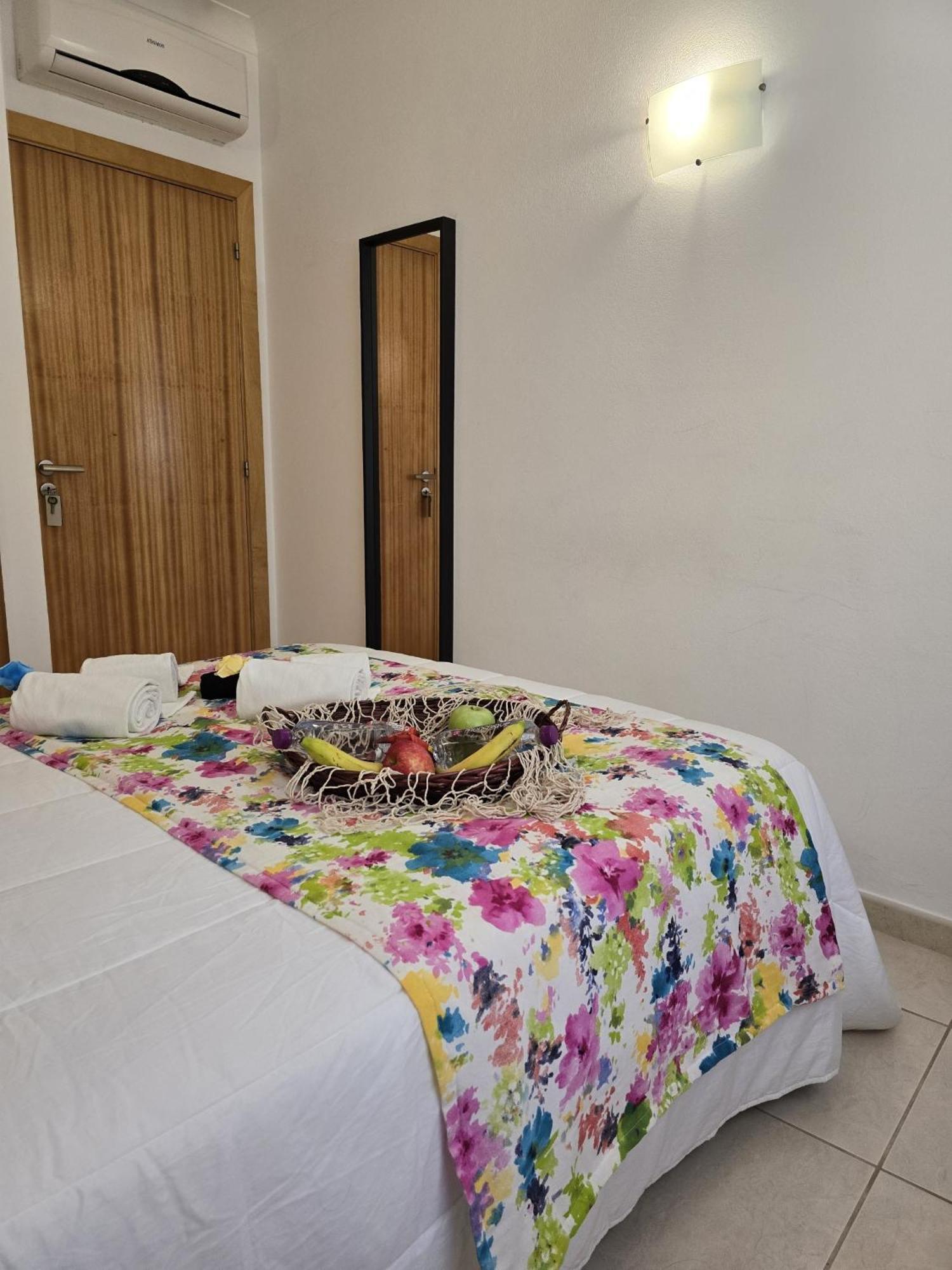 Lc'S Guesthouse Лагуш Экстерьер фото
