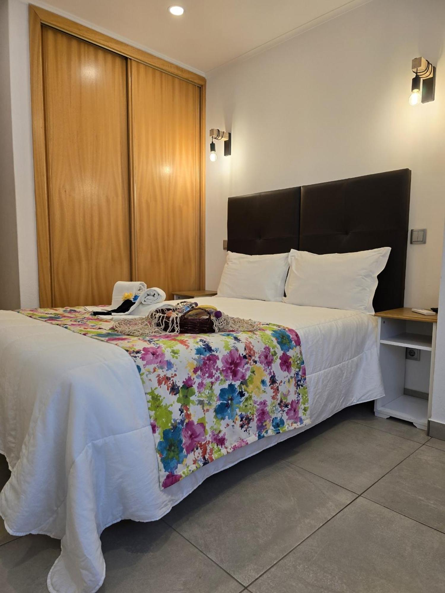 Lc'S Guesthouse Лагуш Экстерьер фото