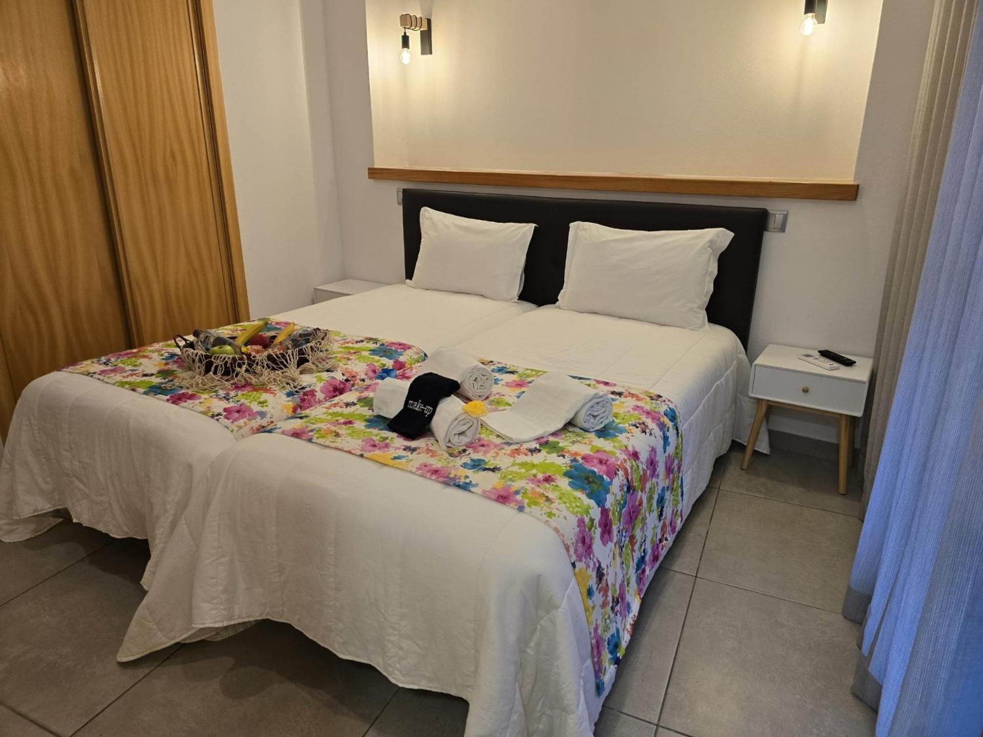 Lc'S Guesthouse Лагуш Экстерьер фото